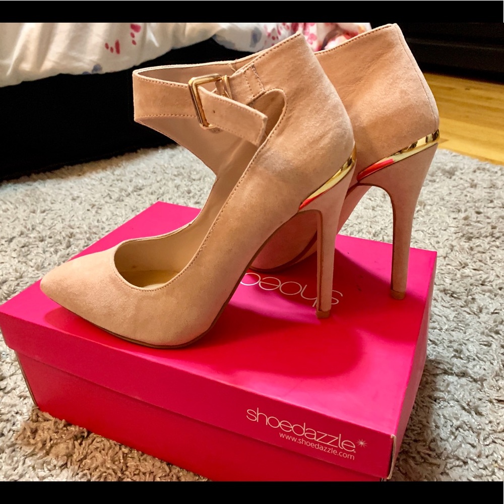 Shoedazzle pumps